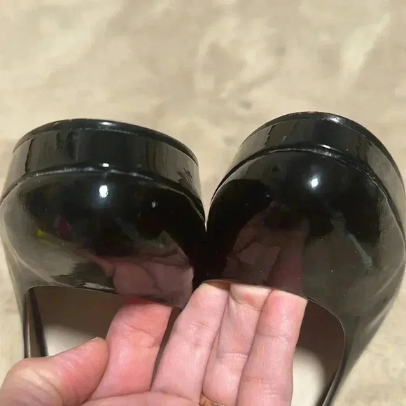 Michael KORS platform patent leather heels. - Picture 4 of 6